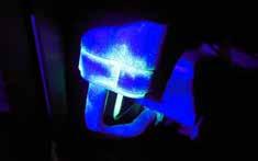 44 Detekcia netesností Detekcia netesností 45 DETEKCIA NETESNOSTÍ ŠESŤ METÓD SLEDOVANIA NETESNOSTÍ 1 UV detekcia netesností Do okruhu chladiaceho média sa vstrekne špeciálne fluorescenčné aditívum