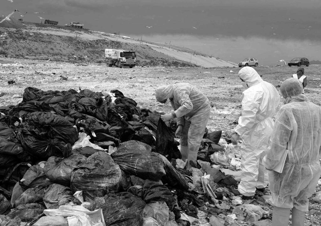 Θεσσαλονίκης - Εδεσσας ως ενιαίο έργο με τα τμήματα των παρακάμψεων Γιαννιτσών και Χαλκηδόνας, κατέληξαν στη χθεσινή τους σύσκεψη οι συμμετέχοντες, εξουσιοδοτώντας μάλιστα τον αντιπεριφερειάρχη