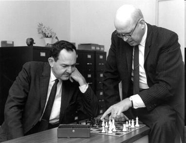 Allan Newell & Herb Simon 1956 Κατασκευάζουν το Logic Theorist, µια µηχανή που µπορούσε να παράγει