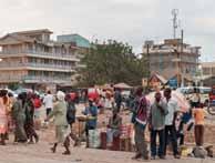 ورغم ا ن نظام تحويل النقود M-PESA المس تخدم في كينيا ما لوف لدى كشيرين فا ن البيانات توضضه نجاه تداول النقود باس تخدام الهاتف المهمول في مختلف ا جزاء منطقة ا فريقيا جنوب الصصهراء حيش يذكر ١٦ من