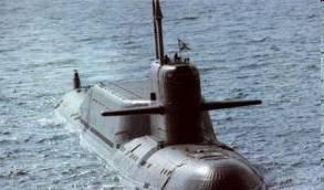 Určte odporovú silu, ktorá pôsobí na ponorku pod vodou pri rýchlosti 4 m.