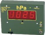 ..1040 hpa v dóze s vrchnákom a prísavkami DT803-1H Vlhkomer, demo model Pre jednoduché a rýchle vysvetlenie vychýlenia ručičky vlhkomera od zmeny vlhkosti vzduchu.
