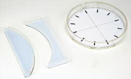 Optika na magnetickej tabuli Odporúčané doplnky pre Optiku na magnetickej tabuli DL110-1L Jednoduchý laser, držaný magnetom Pre sledovanie jedného lúča na kovovej tabuli aj za denného svetla.