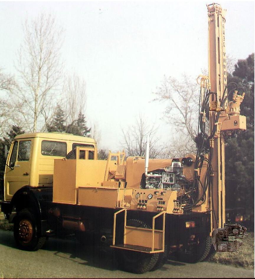 Tel:011/2617-342;Fax:011/2198-731 BUŠAĆA GARNITURA BG1-HS Hidraulična bušaća garnitura BG1-HS namenjena je za geomehanička,hidrogeološka, geoistražna i druga bušenja tla.