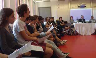 Begegnung mit Herrn Argyris Sfountouris / Συνάντηση των ης μαθητών της 10 τάξης με τον κ. Αργύρη Σφουντούρη Regina Wiesinger, Lehrerin / καθηγήτρια Die Schüler/innen der 10d/e sprachen am 22.