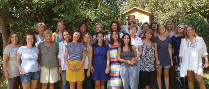 Kindergarten- und Vorschulteam Ομάδα Προνηπιακού και Νηπιακού Τμήματος Von links nach rechts, vordere Reihe / Από αριστερά προς τα δεξιά, μπροστινή σειρά: Gabriele Wensky (Leiterin