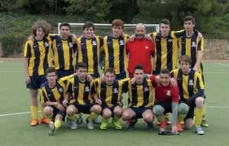 Fußball-AGs / Όμιλοι εργασίας Ποδοσφαίρου Andreas Roumpos, Lehrer / Αντρέας Ρούμπος, καθηγητής In diesem Jahr gab es gemischte Gefühle in Bezug auf die Fußball-Wettkampfmannschaften der DSA.