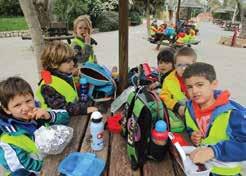 (φωτογραφία 3) Με μεγάλη χαρά αναμέναμε να δούμε την αγελάδα Clara. Την χαιρετήσαμε εγκάρδια.
