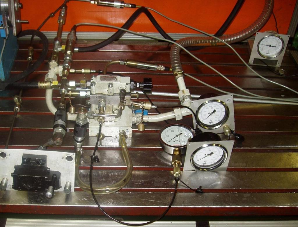 S4 Povratna cev S2 M2 S3 Termometer M4 D4 D5 M4 2/2 potni ventil Slika 14: