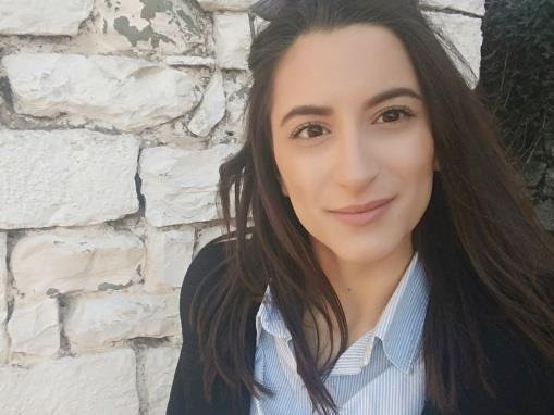 Σύντομο Βιογραφικό Συγγραφέα Ονομάζομαι Μοσχοπούλου Ειρήνη, γεννήθηκα στην Πάτρα και κατάγομαι από την Κεφαλονιά.