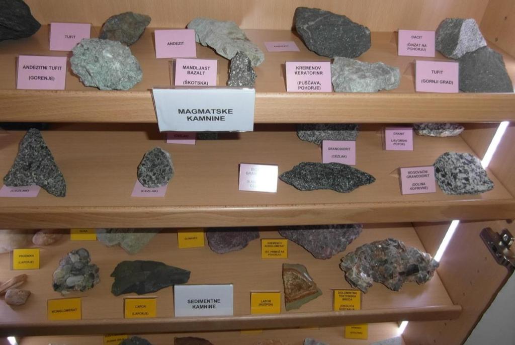Prikaz 2: Kamnine iz šolske zbirke kamnin,