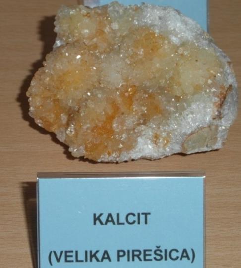 Pomembne informacije o kremenu za prepoznavanje kamnin (povzetek): kremen je pogost v globočninah (granit, granodiorit) ima sedmo mesto na Mohsovi trdotni lestvici, zato ga z nožem ne moremo raziti