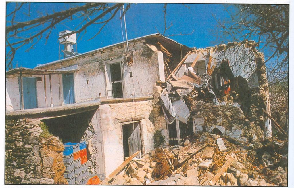 Σχήμα 3: Καταστροφές στο χωριό Μηλιού όπου υπήρξαν 2 νεκροί από στο σεισμό