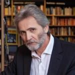 Τρόικα των δανειστών, κινήματα σαν το «δεν πληρώνω», προσωπεία των πολιτικών, ο πόνος των προσφύγων, οι λήσταρχοι, η απαιδευσιά του λαού, οι νοοτροπίες των νεαρών και πόσα άλλα.