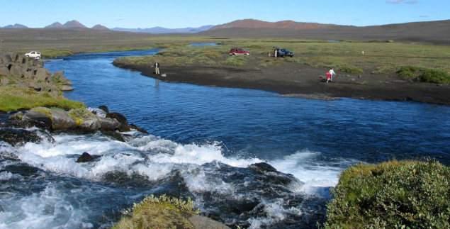 Rannsóknir og ráðgjöf ferðaþjónustunnar 2014 Við Grafarlandaá á Öskjuleið (F88). Á mynd 2.4 eru dregnir kassar um línuhlutana fimm í fyrirhugaðri Kröflulínu 3 og hringir um svæði innan þeirra.