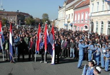 Europska organizacija za kvalitetu na poseban naëin æeli u πiroj javnosti promovirati kvalitetu i demonstrirati njezin utjecaj na konkurentnost. Proπle je godine odræano viπe od 1.