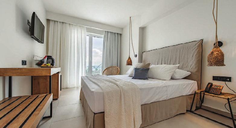 Το ξενοδοχείο Amaronda Resort & Spa είναι χτισµένο σ ένα από τα δηµοφιλέστερα σηµεία της Εύβοιας, στην Ερέτρια, στις όχθες του κόλπου Μαλακώντα, έναν διαχρονικά αγαπηµένο παραθαλάσσιο προορισµό,