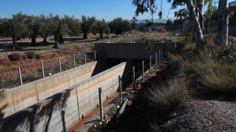 Ανάγκη μελέτης της επάρκειας της διατομής του υδραυλικού έργου, ειδικά αν ειδικά αν εκτραπεί το ρέμα Αγίας Αικατερίνης σε αυτό.