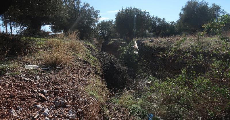 Ανάγκη μελέτης της επάρκειας της διατομής του υδραυλικού έργου, ειδικά αν εκτραπεί το ρέμα Αγίας Αικατερίνης σε αυτό.