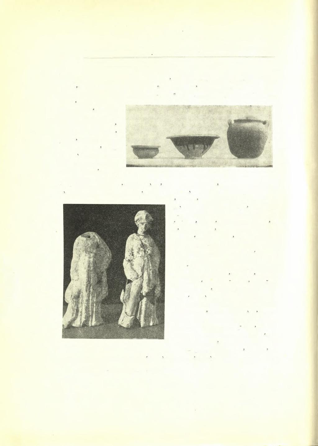 48 Μ αν Ανδρονίκου ΑΕ 1955 VIII. ΠΗΛΙΝΑ ΕΙΔΩΛΙΑ (Είκ. 26) Μεταξύ τών κτερισμάτων άπέκειντο εντός τού τάφου καί τινα πήλινα γυναικεία ειδώλια.