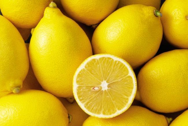 «Λεμόνια» (Στόχοι: η κατανόηση της σχέσης μεταξύ γενίκευσης και στερεότυπων, αποδοχή της διαφορετικότητας, ενσυναίσθηση) Υλικά: λεμόνια, μήλα.