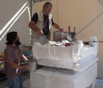 PTOLEMÄERWEIHGESCHENK OLYMPIA KULTURERHALT 2 Ergänzung des ionischen Kapitells durch G. Höfig und A. Papalambros Συμπλήρωση του ιωνικού κιονόκρανου από τους G. Höfig και Α.