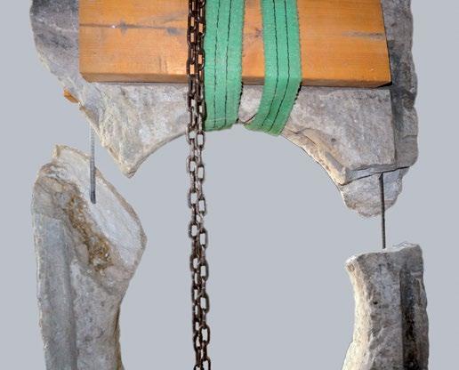 RESTAURIERUNG KULTURERHALT 1 Anbringung der Titanstäbe bei der Zusammenfügung der Teile der Mündungseinfassung Τοποθέτηση ράβδων από τιτάνιο κατά την συγκόλληση των τμημάτων του προστομιαίου