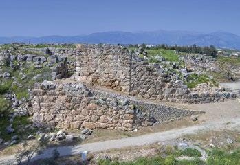 Τίρυνθα, η αναβάθρα της πύλης της Ακρόπολης από τα