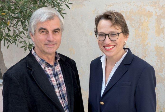 VORWORT 1 Katja Sporn und Reinhard Senff Η Katja Sporn και ο Reinhard Senff Vorwort Es ist uns eine besondere Freude, Ihnen nun bereits zum dritten Mal einen Band der kleinen Reihe AtheNea vorlegen