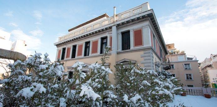 ΠΡΟΛΟΓΟΣ 2 Das Institutsgebäude im Winter Το κτήριο του Ινστιτούτου τον χειμώνα Πρόλογος Με ιδιαίτερη χαρά σας παρουσιάζουμε για τρίτη, ήδη, φορά ένα τεύχος της μικρής σειράς AtheNea.