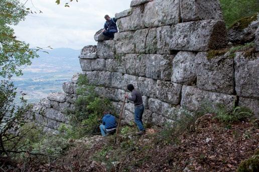 TITHOREA FELDFORSCHUNGEN 1 Tithorea, Reinigungsarbeiten an der Stadtmauer (2016) Τιθορέα, εργασίες καθαρισμού στο τείχος της πόλης (2016) Tithorea Vom 4. bis 22.