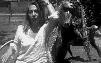 : Άννα Κεσίσογλου/Anna Kesisoglou annakesisoglou@gmail.com 170 ΕΛΛΗΝΙΚΟ ΠΑΝΟΡΑΜΑ 17ο Φεστιβάλ Ντοκιμαντέρ Θεσσαλονίκης 2015 Μάλλον... [maybe...] Ένας διάλογος μπροστά σ ένα κλουβί με μαϊμούδες.
