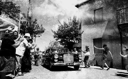 Walking Around the World Γιώργος Αβραάμ/George Avraam g.avraam@documentaryworld.com.cy t. + 35796546046 www.beloveddays.