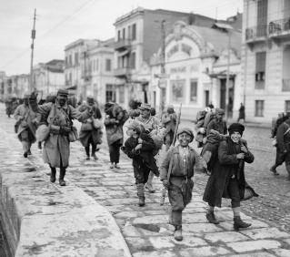 Πόλεμος και ειρήνη στα Βαλκάνια War & Peace in the Balkans Ο Α Παγκόσμιος Πόλεμος μνημονεύεται για τα εκατομμύρια των θυμάτων στο Δυτικό Μέτωπο, για μια ολόκληρη γενιά που χάθηκε στα χαρακώματα.