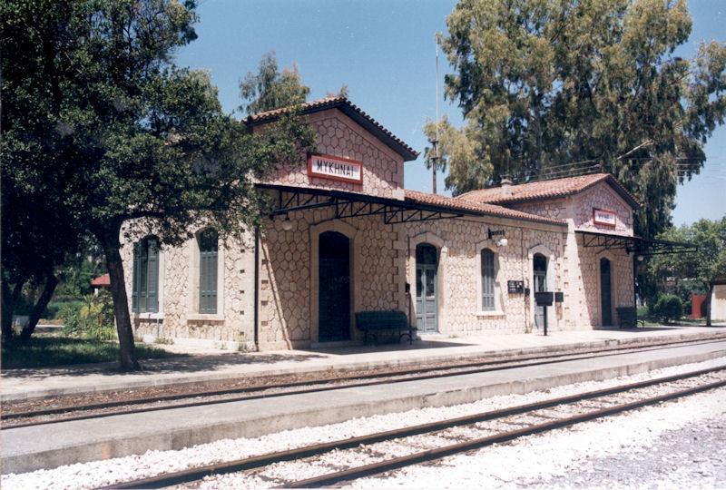 4 Σταθμός Μυκηνών Η γραμμή της περιοχής μας μπορεί ακόμα να λειτουργήσει ενδεχομένως και με άλλα σχήματα συνδυασμένης εκμετάλλευσής της που θα μπορούσαν να αξιοποιήσουν και τουριστικά την όμορφη