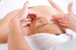 ΘΕΡΑΠΕΙΕΣ ΠΡΟΣΩΠΟΥ: Revitalizing facial treatment: Με τη Γεωργία Μιχαλοπούλου και τη Μαίρη Αβραμίδου Φυσικό Lifting Στην εφαρμογή του γίνεται συνδυασμός τεχνικών Rejuvance Κρανιοϊερής θεραπείας και