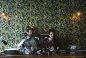 Μοντα ζ Editing Βι κη Αρβελα κη Vicky Arvelaki Μουσικη Music Ψαραντω νης (Αντω νης Ξυλούρης), Ψαρογιω ργης (Γιω ργης Ξυλούρης), Για ννης Παπατζανη ς, Για ννης Πολυχρονα κης Psarantonis (Antonis