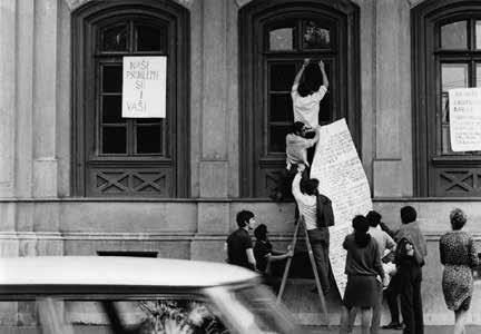 cz Τον Αυ γουστο του 1968, δυ ο Τσε χοι οπερατε ρ τρα βηξαν πλα να απο τους δρο μους και τα νοσοκομει α της Πρα γας καταγρα φοντας, μεταξυ α λλων, την παρουσι α των σοβιετικω ν τανκ σε κα θε γωνια