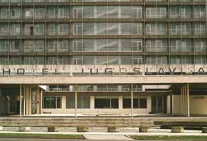 Διεθνε ς Διαγωνιστικό Ιnternational Competition OLY 7/3 18:00 & TOR 8/3 15:30 Hotel Jugoslavija Νικολά Βανιέρ Nicolas Wagnieres Ελβετι α 2017, Ε γχρωμο/ασπρόμαυρο 78 Switzerland 2017, Color/B&W 78