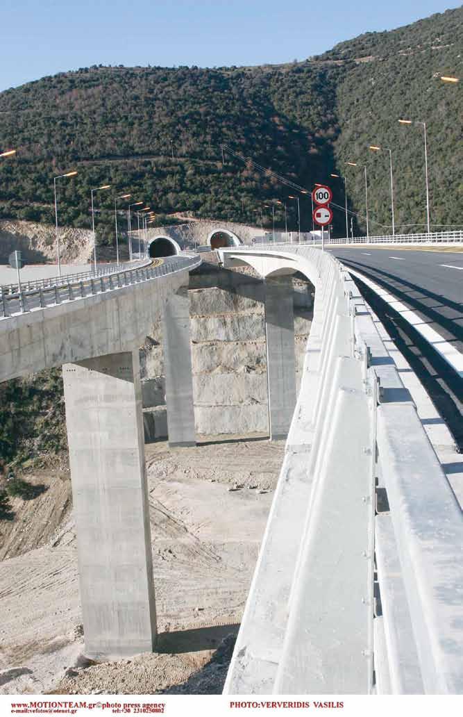 των έργων στους οδικούς άξονες της Επικρατείας.