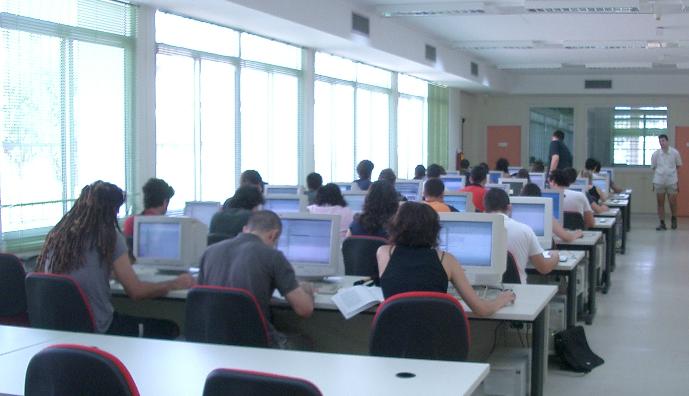 Επάρκεια και ποιότητα κοινόχρηστου τεχνικού εξοπλισμού: Ο εξοπλισμός των διαφόρων εργαστηρίων του τμήματος χρησιμοποιείται συνήθως από τα μέλη του εργαστηρίου.