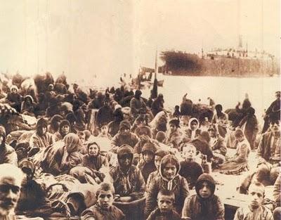 αχμεζε ην θχκα ησλ θπγϊδσλ θαη σο αληέδξαζε ζηελ πνιηηηθά ησλ Σνχξθσλ Ϊξρηζε ε νξγϊλσζε δπλακηθψλ αληϊξηηθσλ νκϊδσλ.