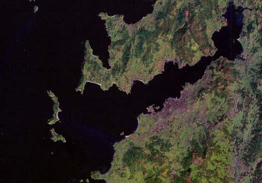 2.2. Descrición xeral da Ría de Vigo A Ría de Vigo 5 é a máis meridional das Rías Baixas (localizada entre os 42º09 e 42º21 de latitude N e 8º36 e 8º54 de lonxitude O).