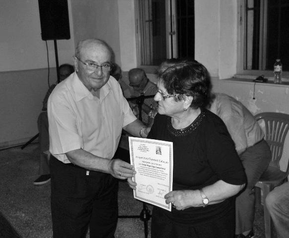 1932 είναι ο μοναδικός από την κομπανία στη ζωή και σήμερα βρίσκεται κοντά μας), Περικλής Γούλας (Περικλή Γούλας 1924-2010) ντέφι, Παναγιώτης Δήμας (Πάνο Νότης 1924-2006) βιολί και ο Βενιαμίν της