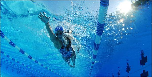 Κολύμβηση Η κολύμβηση είναι ένα άθλημα κίνησης μέσα στο νερό, είτε βρίσκεστε σε θάλασσα είτε σε πισίνα.