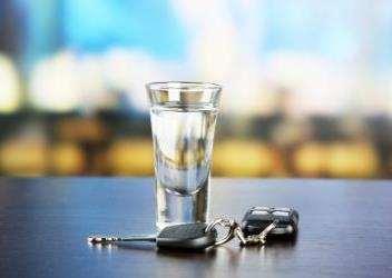 Παράγοντες επικινδυνότητας Κατανάλωση αλκοόλ (1/2) Η οδήγηση υπό την επήρεια αλκοόλ είναι μια από τις κύριες αιτίες των οδικών ατυχημάτων παγκοσμίως