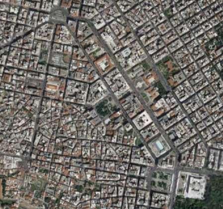 Δύο τετράγωνα, η μικρογραφία του εμπορικού τριγώνου Η τέσσερις πλευρές του τετραγώνων: Τα τετράγωνα που κληθήκαμε να μελετήσουμε περιβάλλονται από την οδό Μητροπόλεως, Καπνικαρέας, Πανδρόσου και την