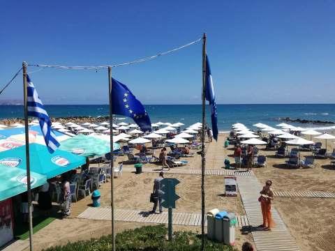 Γαλάζιες Σηµαίες στις παραλίες του ξενοδοχείου Themis Beach και Cretan Malia Park Ακόµα δύο απονοµές γαλάζιας σηµαίας στη περιοχή του
