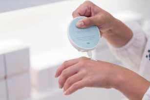 Za njegu tijela tu je Hydra Ca-Mg Body Butter za svakodnevnu primjenu, a za posebno suhu i dehidriranu kožu tu je Hydra Ca-Mg Body Splash,