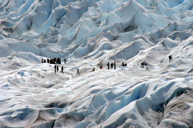 Και οι δύο ομάδες θα βιώσουν την εμπειρία του πώς περπατάμε σε παγετώνα, τι είναι οι κρεβάς κ.τ.λ. Χρειάζονται κραμπόν αλλά τα δίνουν εκεί.